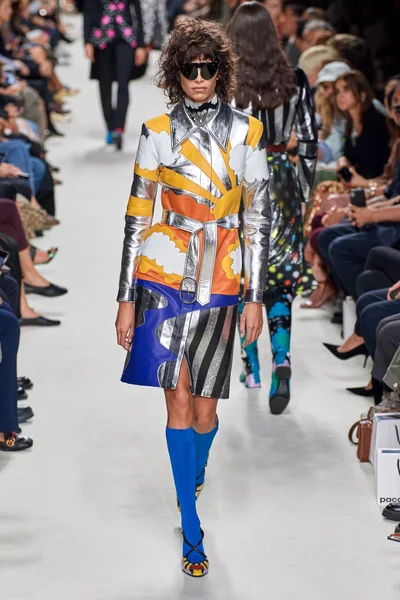 Look 28